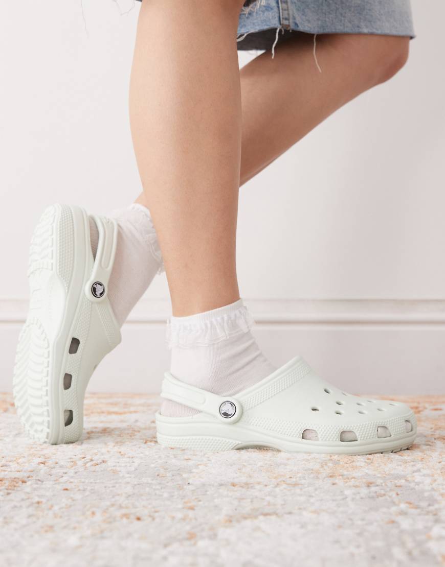 Crocs - Klassische Clogs in Minzgrün von Crocs