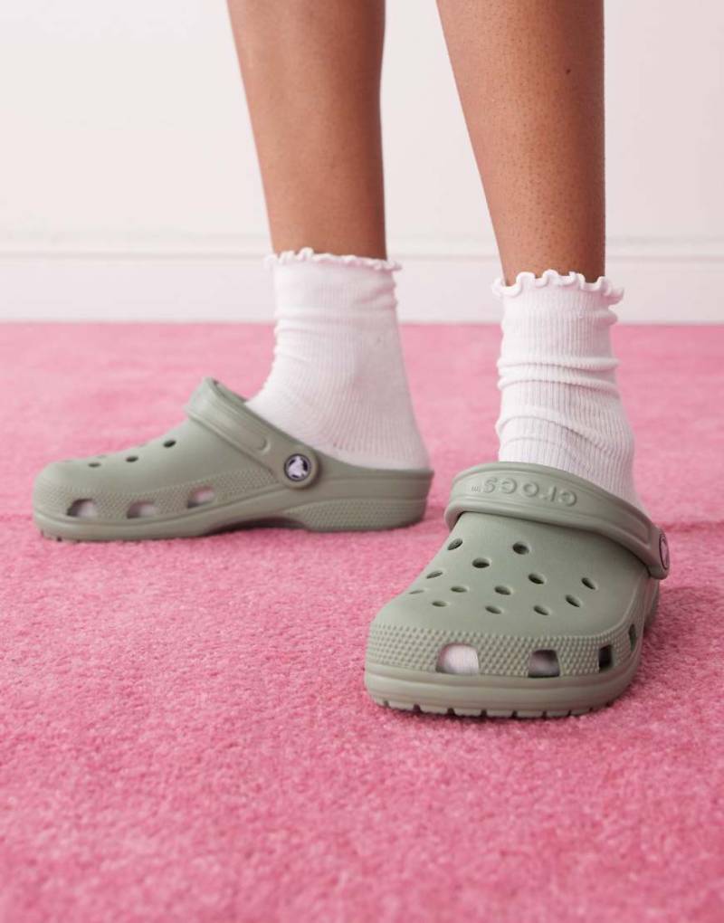 Crocs - Klassische Unisex-Clogs in Moosgrün von Crocs