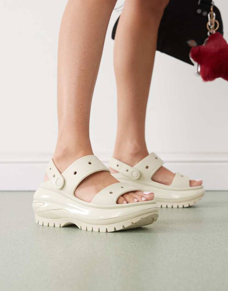Crocs - Mega Crush - Sandalen in Knochenweiß-Neutral von Crocs