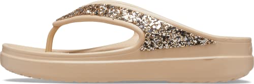Crocs Sloane Embellished Wedge Flip Flops | Sandalen für Damen Keilsandale, Gold/Glitzer, 38 EU von Crocs