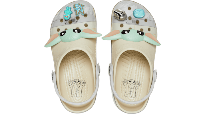 Crocs | Unisex | STAR WARS Grogu™ Classic  | Clogs | neutrals | 41 von Crocs