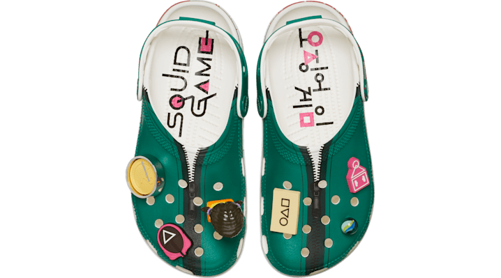 Crocs | Unisex | Squid Game Classic  | Clogs | Grün | 43 von Crocs