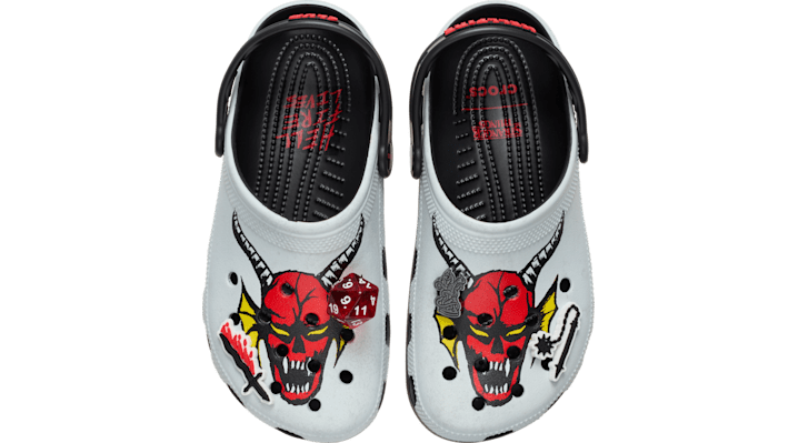 Crocs | Unisex | Stranger Things Hellfire Classic  | Clogs |  | 42 von Crocs