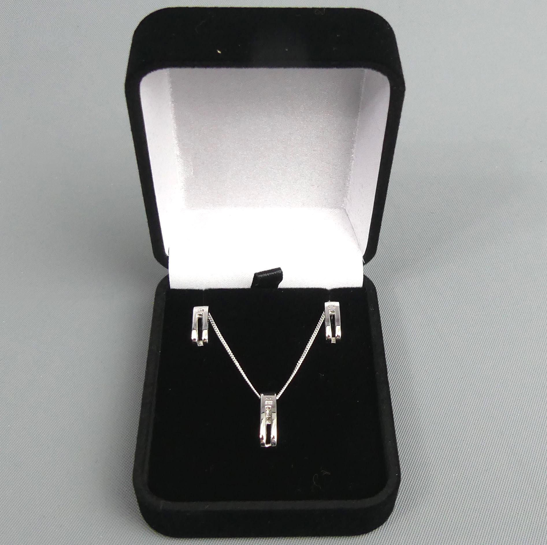sterling Silber Diamant Anhänger & Ohrringe - 5 Gramm sterling Silber Diamant Anhänger & Ohrringe - 5 Gramm von CromwellsAntiques