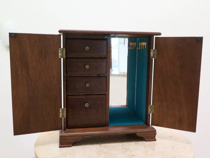 Vintage Holz Schmuckschrank Spiegel Organizer Mit Blauem Futter von Crononauta