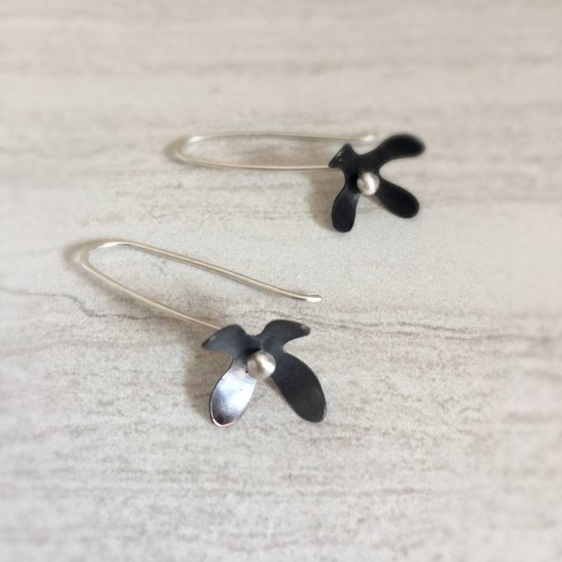 925 Silber & Oxidierte Kupfer Blume Tropfen Ohrringe von CrowDesignStudio