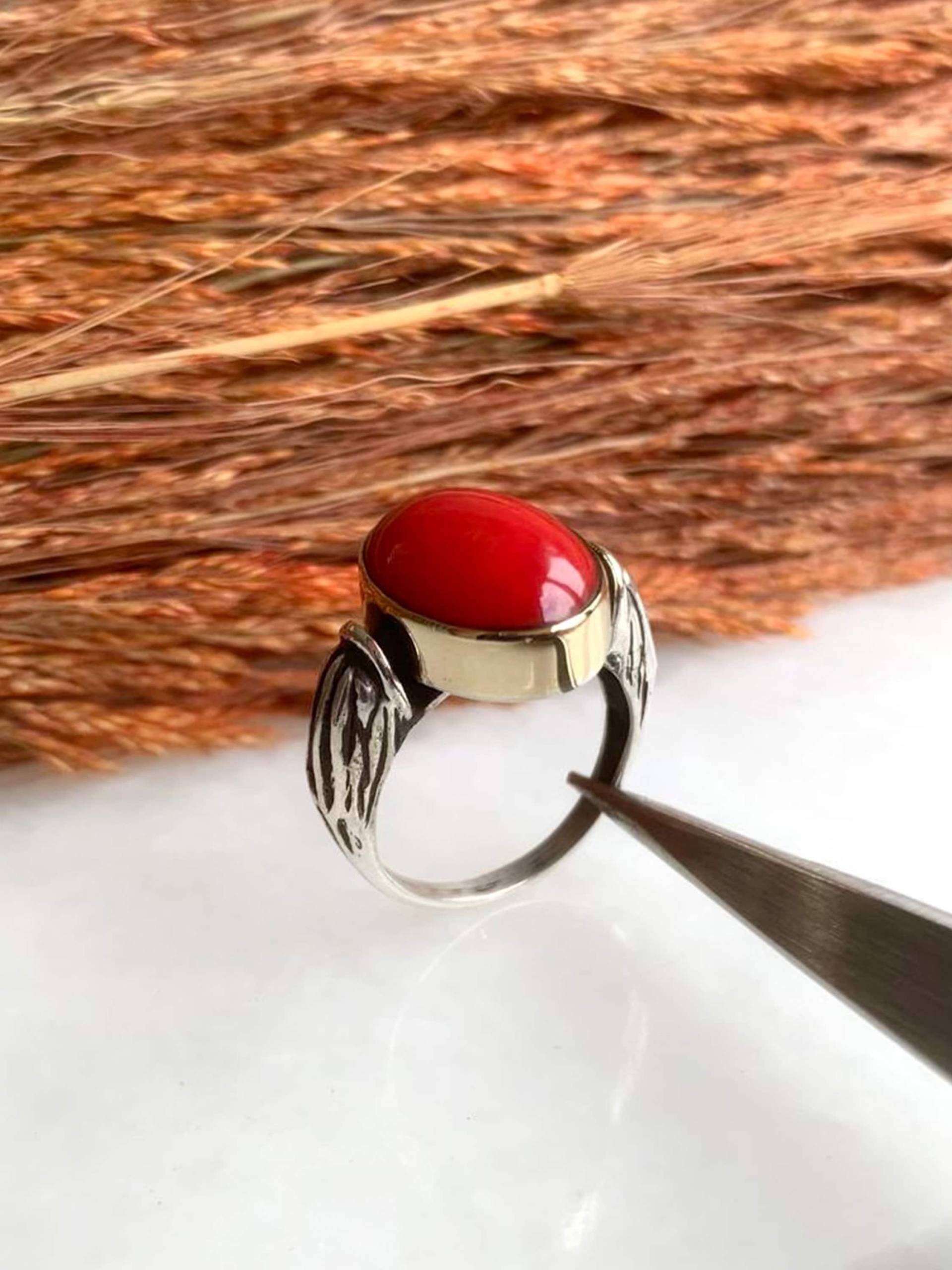 Ein Stein Koralle Silber Ring, Handgemachter Multi Edelstein Rote Statement Ring Für Frauen, Modell 2 von CrowHandMadeGifts