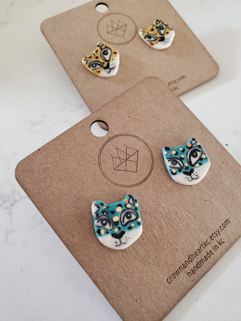 Leopard Ohrstecker - Türkis Bereit Zu Versenden Porzellan Ohrstecker, Handgemachter Handbemalter Schmuck Leopard Ohrstecker - Türkis Bereit Zu Versenden Porzellan Ohrstecker, Handgemachter Handbemalter Schmuck von CrownAndHeartKC
