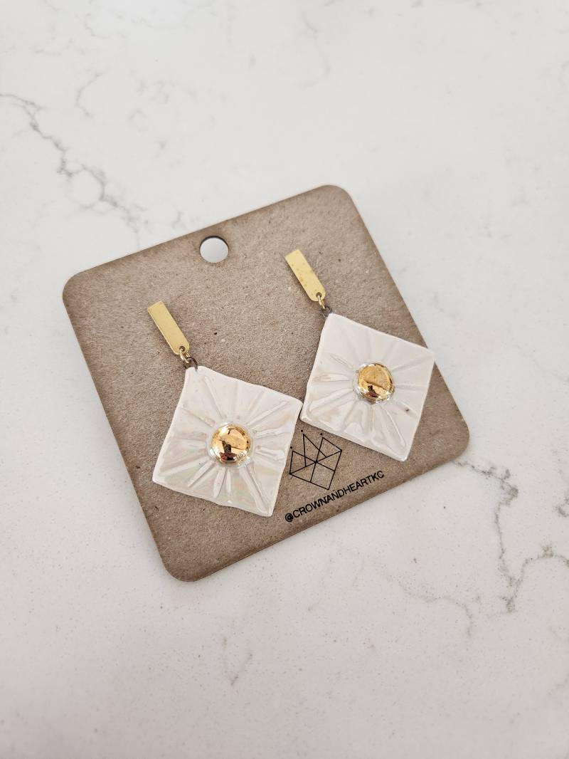 Perle Diamant Ohrringe Mit Gold Made To Order Porzellan Keramik Schmuck Handbemalte Statement von CrownAndHeartKC