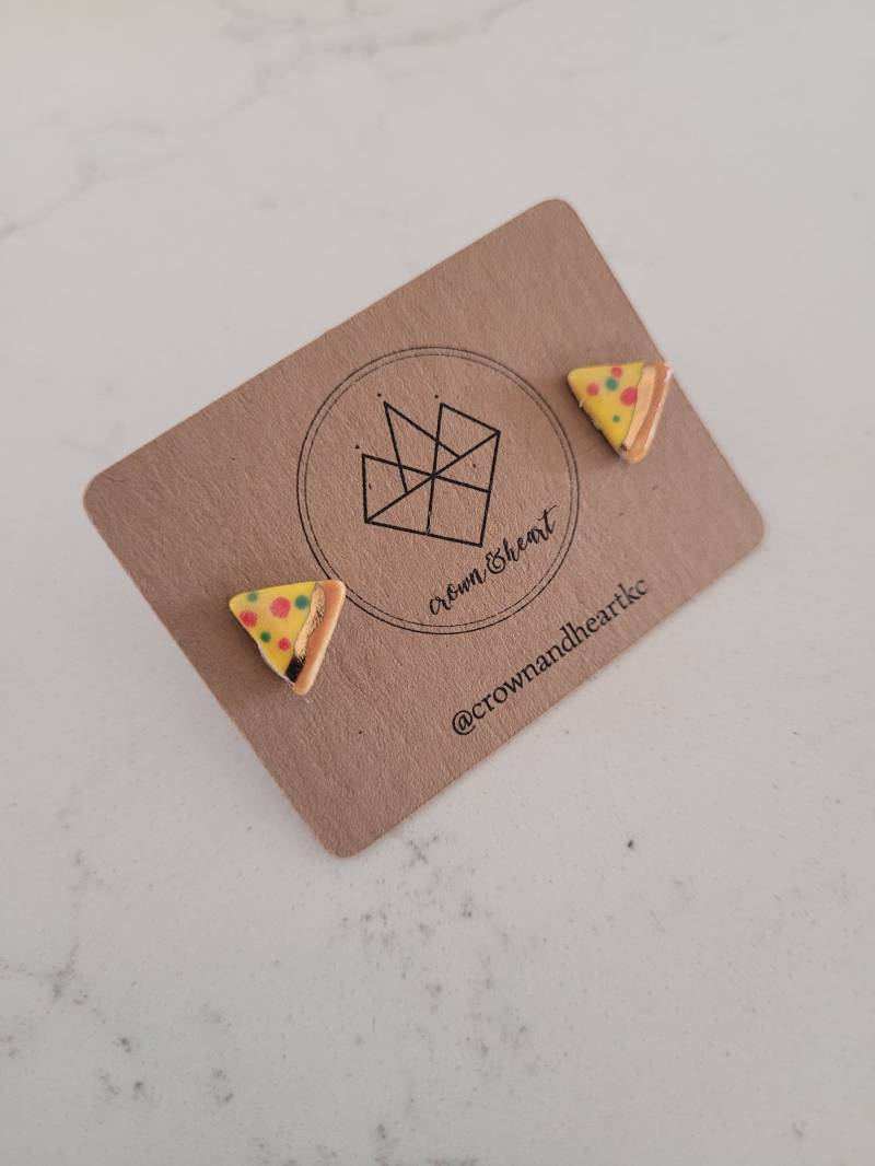 Pizza Ohrstecker Made To Order Porzellan Keramik Ohrstecker, Handgemacht Und Handbemalt Pizza Ohrstecker Made To Order Porzellan Keramik Ohrstecker, Handgemacht Und Handbemalt von CrownAndHeartKC