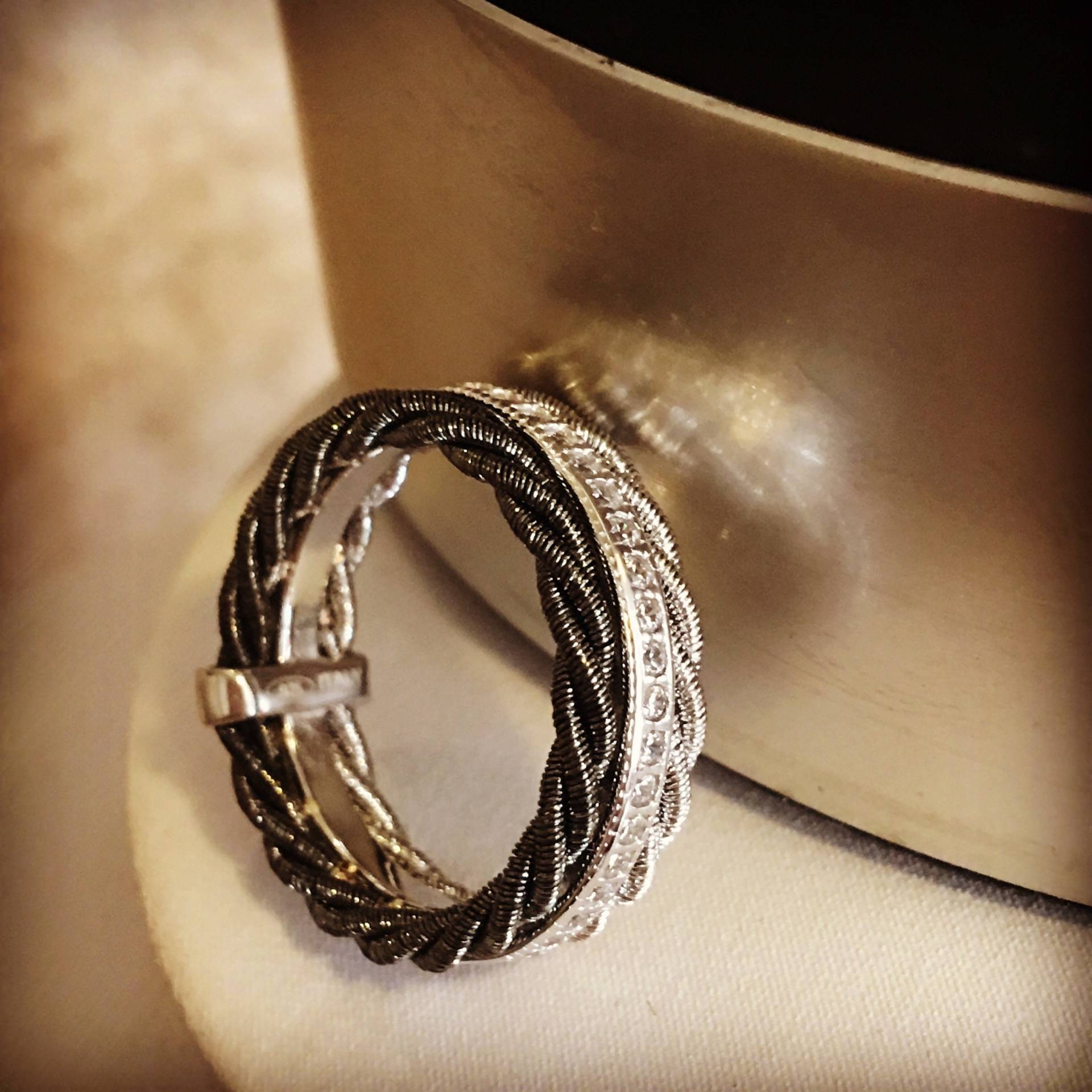 Rhodiniertes 925 Sterling Silber Gedreht Zweifarbig Unikat Stil Rhodiniertes 925 Sterling Silber Gedreht Zweifarbig Unikat Stil von CrownAngelsInTheSky