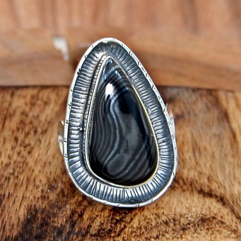 Psilomelan Ring, Krone Aus Silber Psilomelane Schwarzer Malachit Handgemachter Statement Breiter Band Boho Ring von CrownJewelsHub