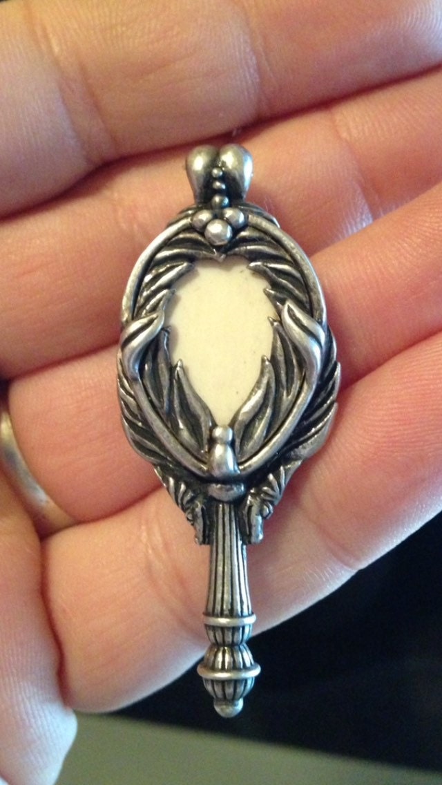 Sale Atemberaubender Künstler Spiegel Anhänger Sale Atemberaubender Künstler Spiegel Anhänger von CrownJewelsRocks