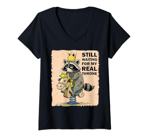 Damen Sarkastischer Waschbärking wartet auf den echten Thron T-Shirt mit V-Ausschnitt von Crowned Raccoon