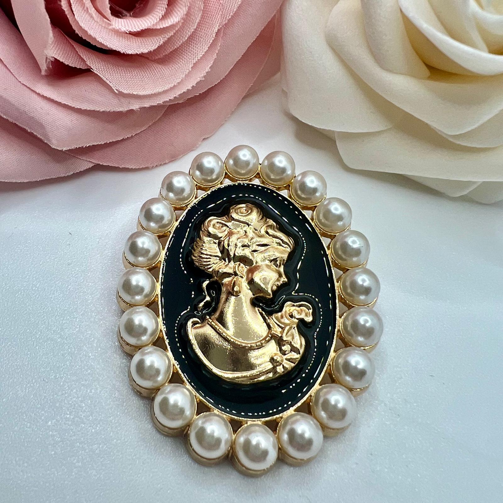 Gemme Brosche Mit Perlen Umhüllt Frau Kamee Vintage Style von CrownedBeautyTezsah
