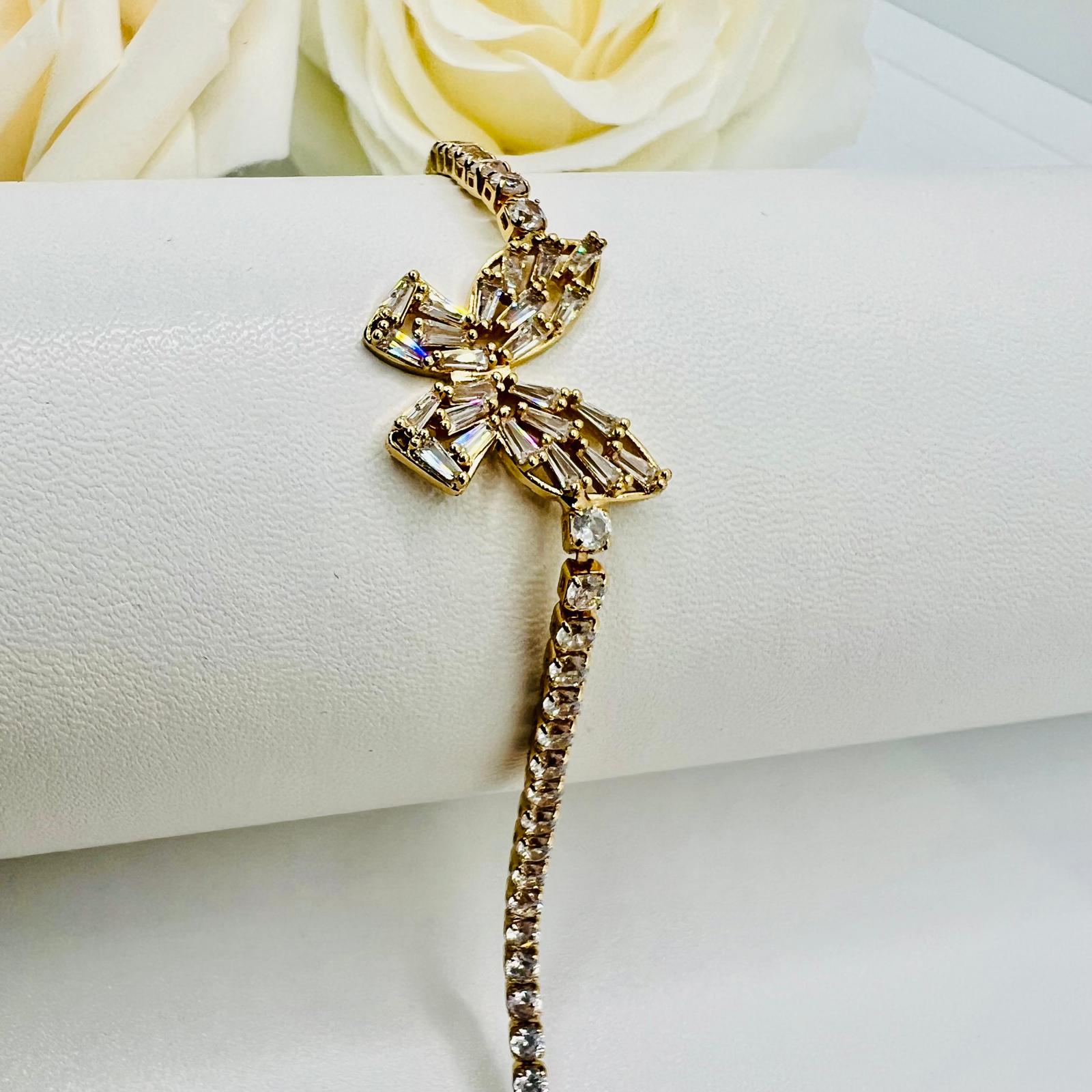 Goldenes Edelstahlarmband Mit Zirkonia-Schmetterling | Butterfly Bracelet - Edelstahl Vergoldet von CrownedBeautyTezsah
