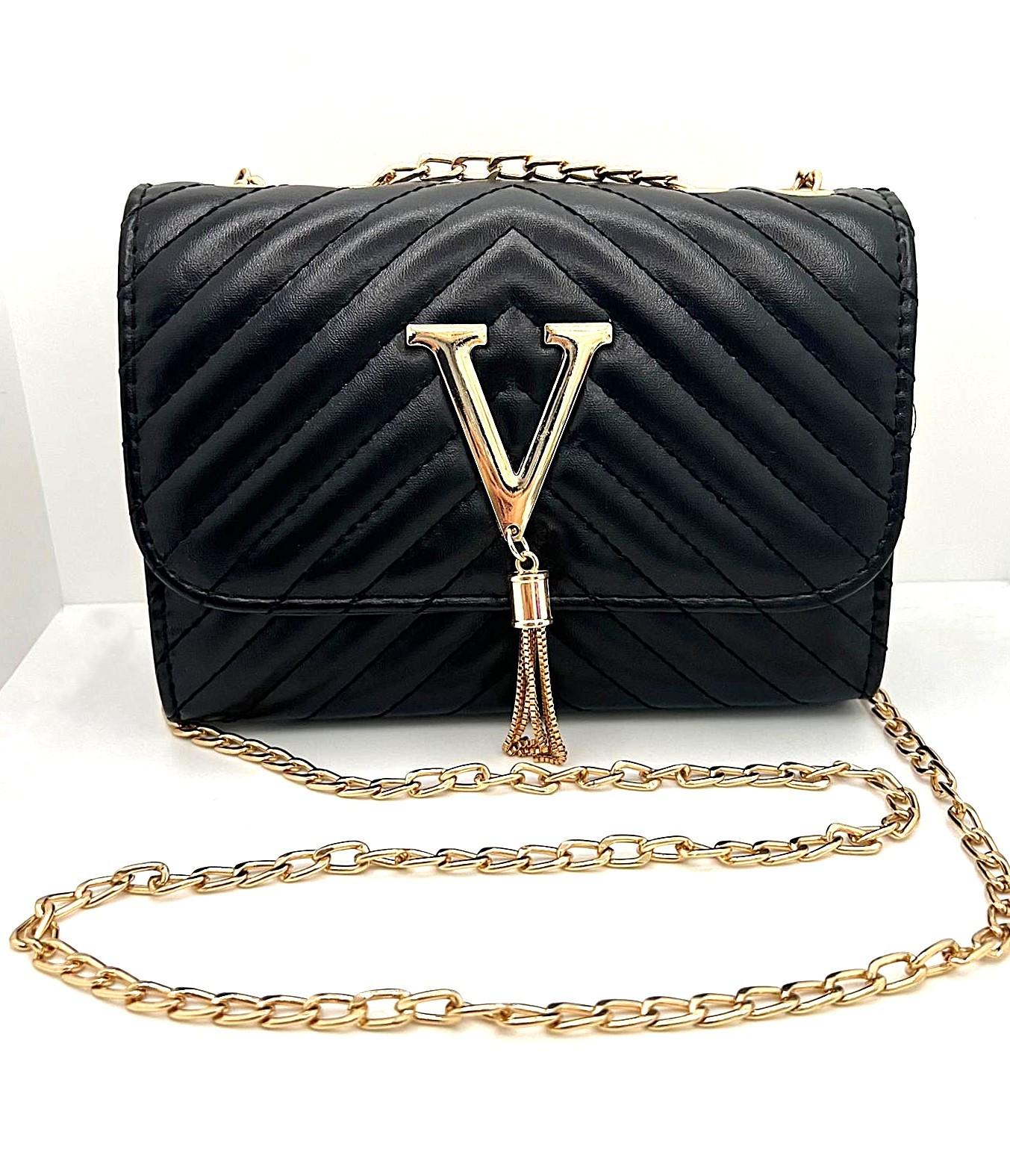 Schwarze Statement-Schultertasche Mit Goldenem V & Kettenriemen - Verstellbar, Steppartig, Vegan von CrownedBeautyTezsah