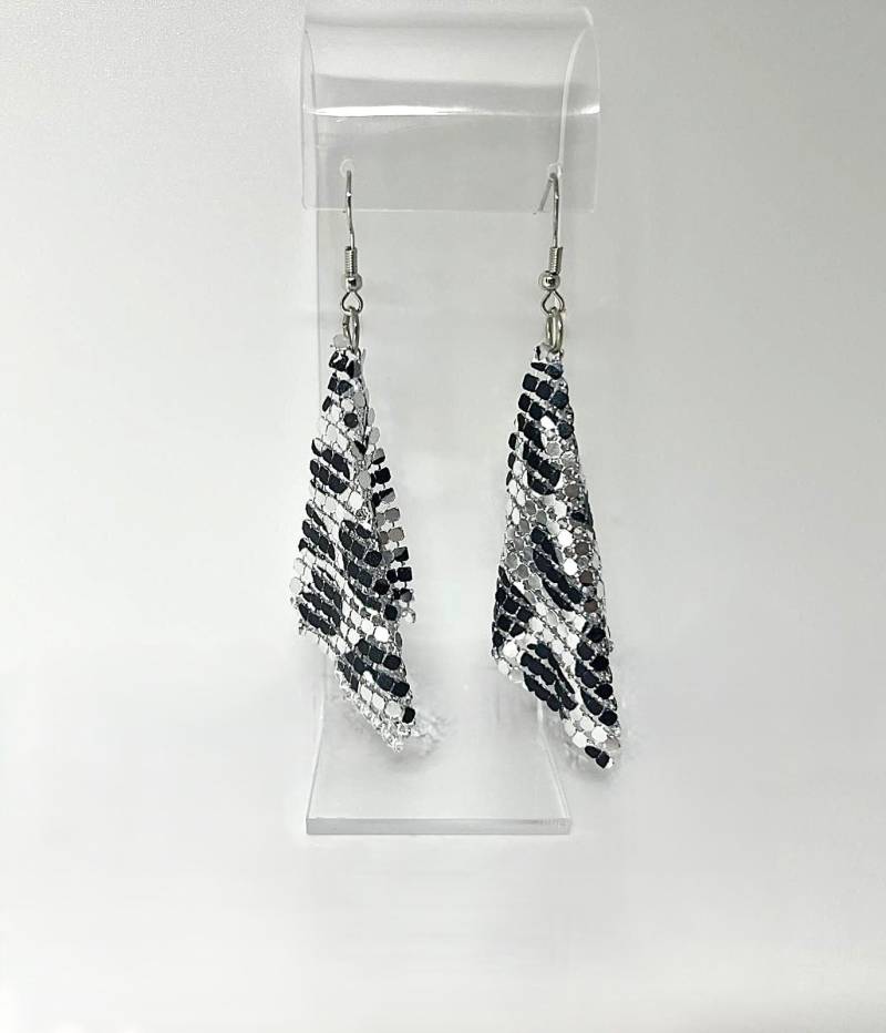 Silber Leo Mesh Ohrringe - Lange Animal Print Statement Ohrhänger 9 cm von CrownedBeautyTezsah
