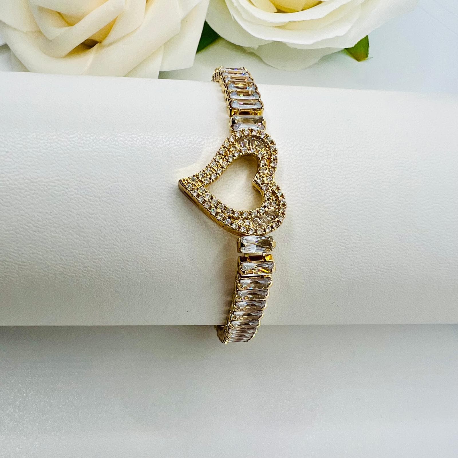 Vergoldetes Edelstahlarmband Mit Herz & Zirkonia | Gold Heart Bracelet Baguette-steinen von CrownedBeautyTezsah