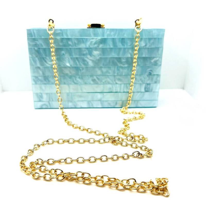 statement Clutch - Hellblau Mit Abnehmbarer Goldener Kette Acryl Abendtasche Im Frozen Sky Look von CrownedBeautyTezsah