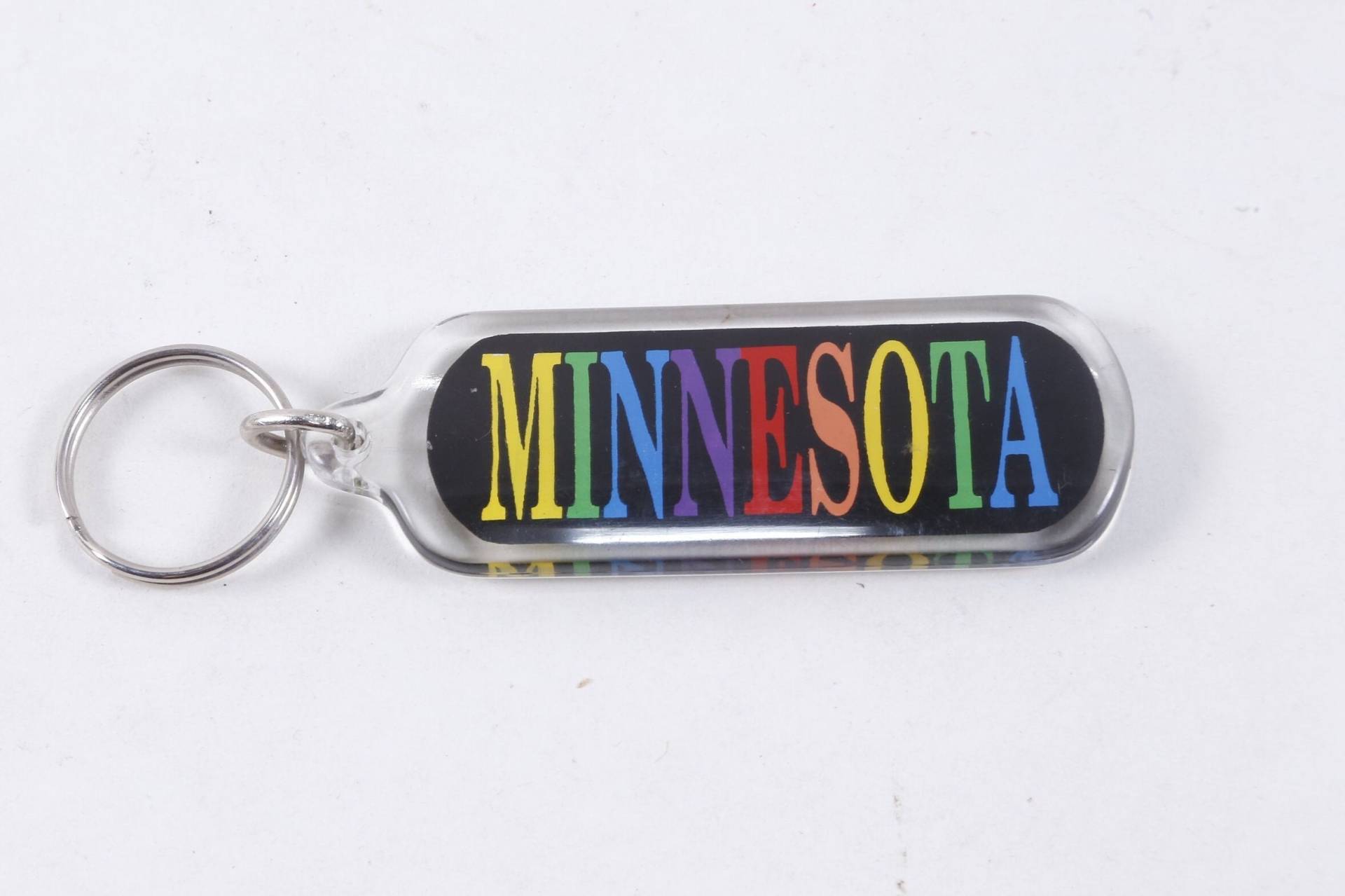 Minnesota, Schlüsselanhänger, Us State, Regenbogenbuchstaben, Kinder, Vintage, Sammlung, Photo Prop, ~ 20-01-18 von CrownedInVintage