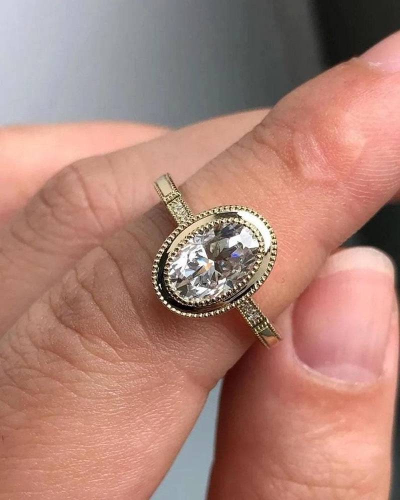 2 Ct Fancy Lünette Einstellung Oval Moissanite Verlobungsring Solitaire Ring 14K Solid Gold Jubiläumsringe Für Frauen von CrowwnJewels