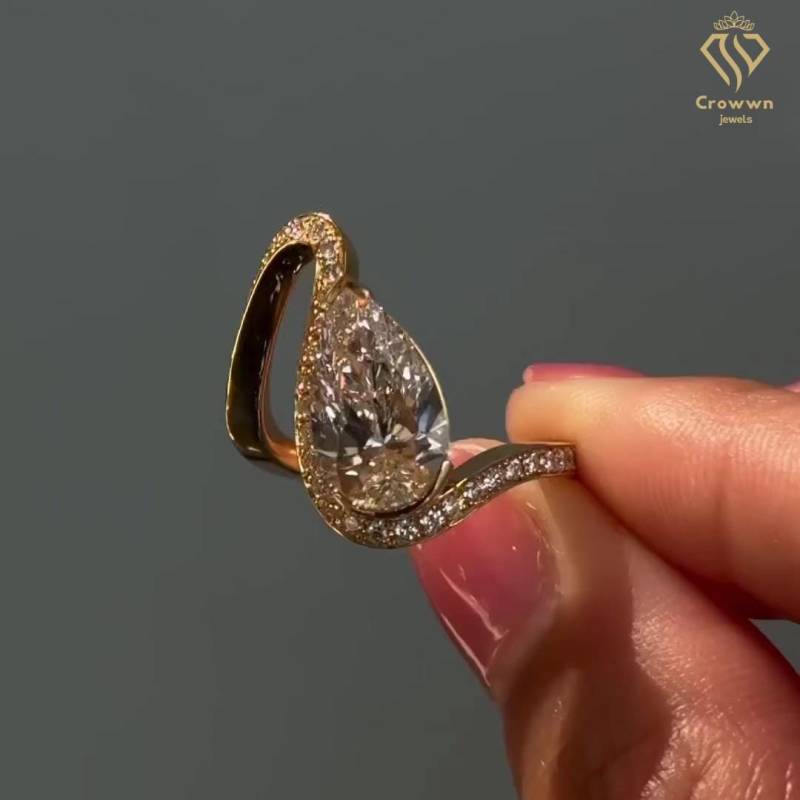 2Ct Birnenschliff Moissanite Gebogen Vorschlagring Für Sie Birne Solitär Ehering Solid Gold Verlobungsring Immer Träne Tropfen Ring Frau von CrowwnJewels