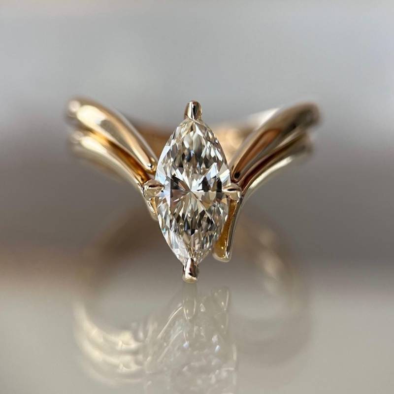 3 Karat Marquise Cut Moissanite Verlobungsring Set 14K Solid Gold Solitaire Jubiläumsring Mit Einzigartigen Kurve Wedding Band Geschenke Für Frauen von CrowwnJewels