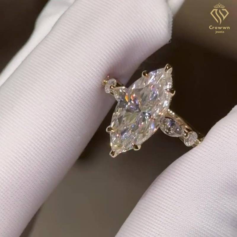 3 Karat Länglicher Marquise Moissanite Verlobungsring Halo Ring 14K Gelbgold Cut Versprechensring Ehering von CrowwnJewels