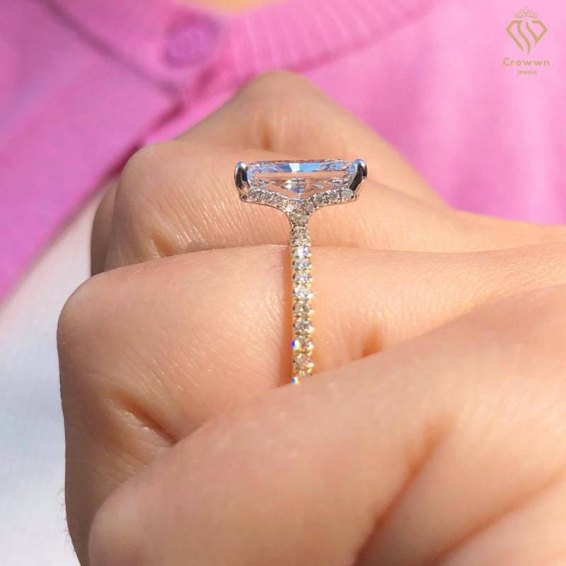 3.5Ct Radiant Cut Moissanit Verlobungsring Mit Verstecktem Halo 14K Gelbgold Pave Set Diamant Vintage Style Ehering Für Frauen von CrowwnJewels