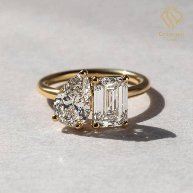 Birne Und Smaragd Geschnitten Toi Et Moi Moissanite Ring 14K Gelb Solid Gold Verlobungsring Jubiläumsring Zwei-stein-Ring von CrowwnJewels
