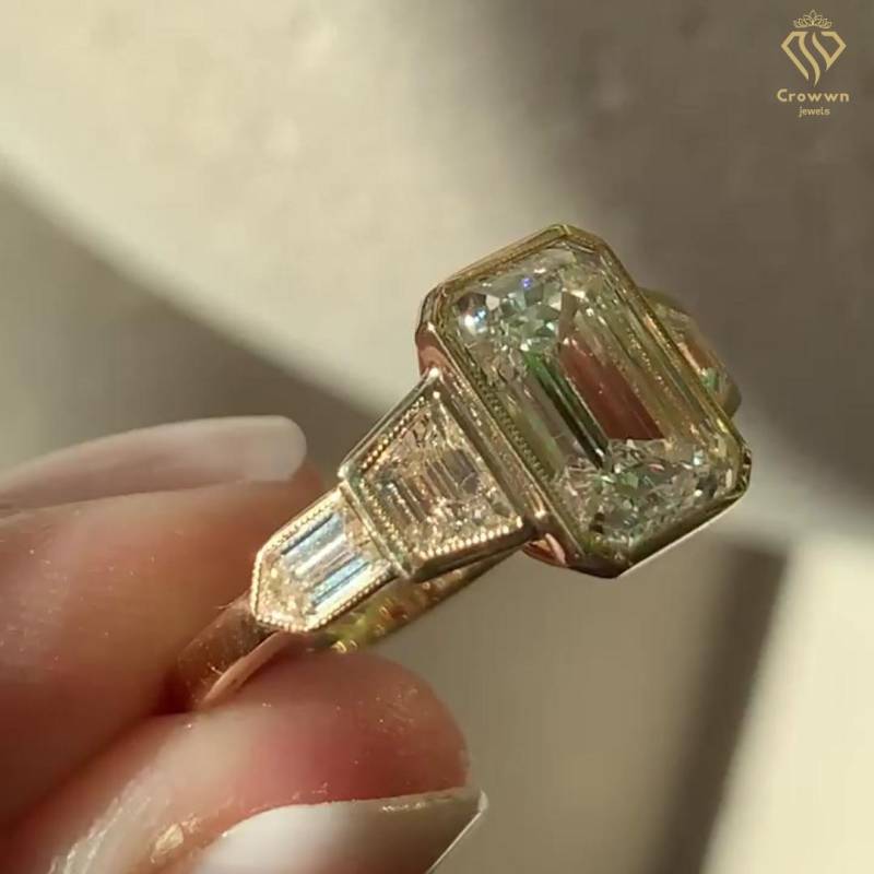 Fünf Stein Smaragd Schnitt Moissanite Diamant Verlobungsring Geschenk Für Sie Gold Ehering Vorschlag Ring Frauen von CrowwnJewels