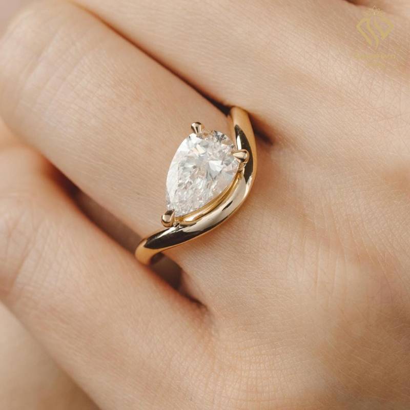 Ost West 2.5Ct Birnenschliff Moissanit Ring Einzigartige Band Solitär Verlobungsring Goldbirnenring Birnenform Diamantring Ehering Für Sie von CrowwnJewels