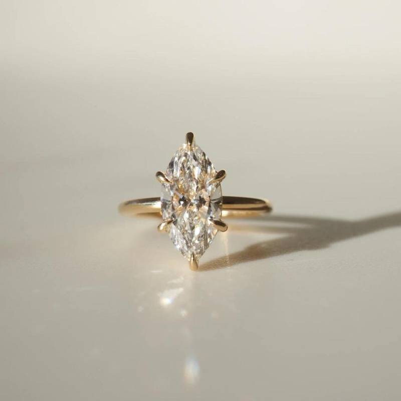 Vintage 3, 5 Ct Marquise Cut Moissanite Solitaire Verlobungsring 14K Solid Gold Ring Versteckter Halo Ehering Versprechensring Für Frauen von CrowwnJewels