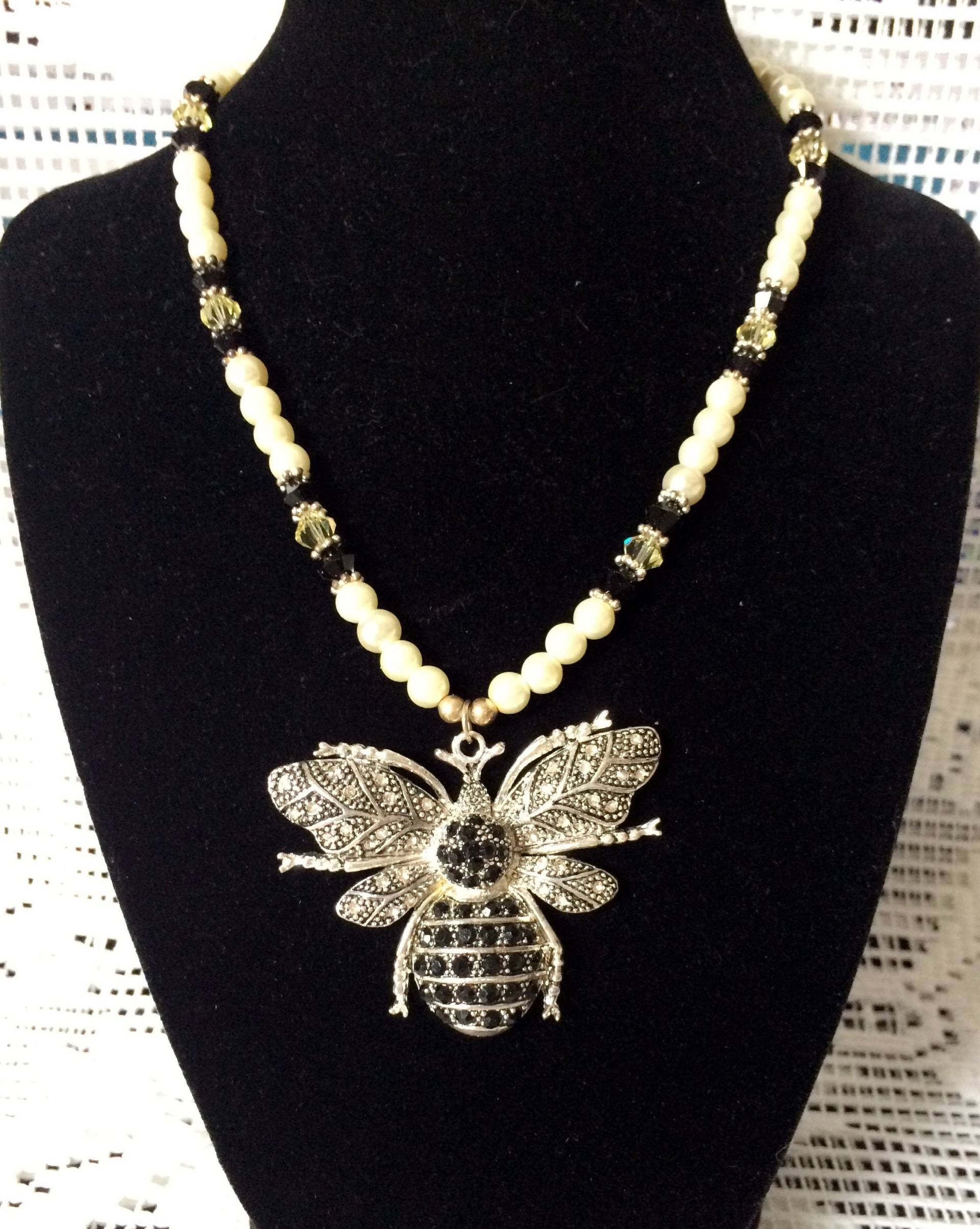 Bumble Bee Perle Und Kristall Halskette Ohrring Set Boho Bumble Bee Perle Und Kristall Halskette Ohrring Set Boho von CrueltyFreeAlways