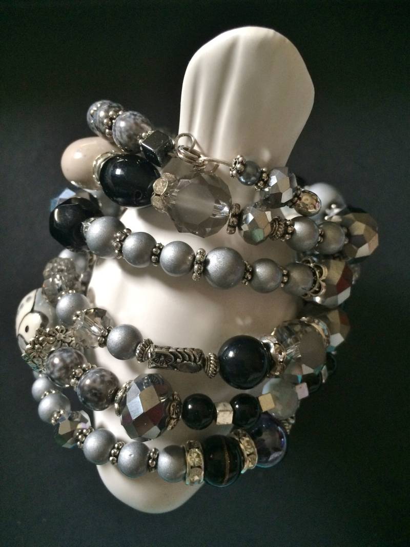 Kostenlose Vogel Grau Eule Perlen Boho Speicher Draht Wickeln Armband Kostenlose Vogel Grau Eule Perlen Boho Speicher Draht Wickeln Armband von CrueltyFreeAlways
