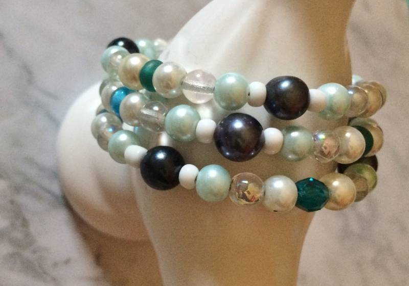 Pearly Life Perlen Speicher Draht Boho Wrap Armband Pearly Life Perlen Speicher Draht Boho Wrap Armband von CrueltyFreeAlways