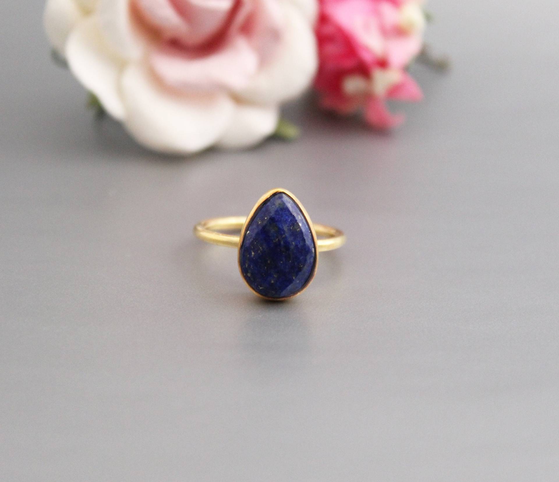 Lapis Lazuli Ring, Verlobungsring, Statement Handgemachter Edelstein Brautjungfer Geschenk, Ring Für Frauen, Zierlicher Geschenk Frau von Crush4Rings