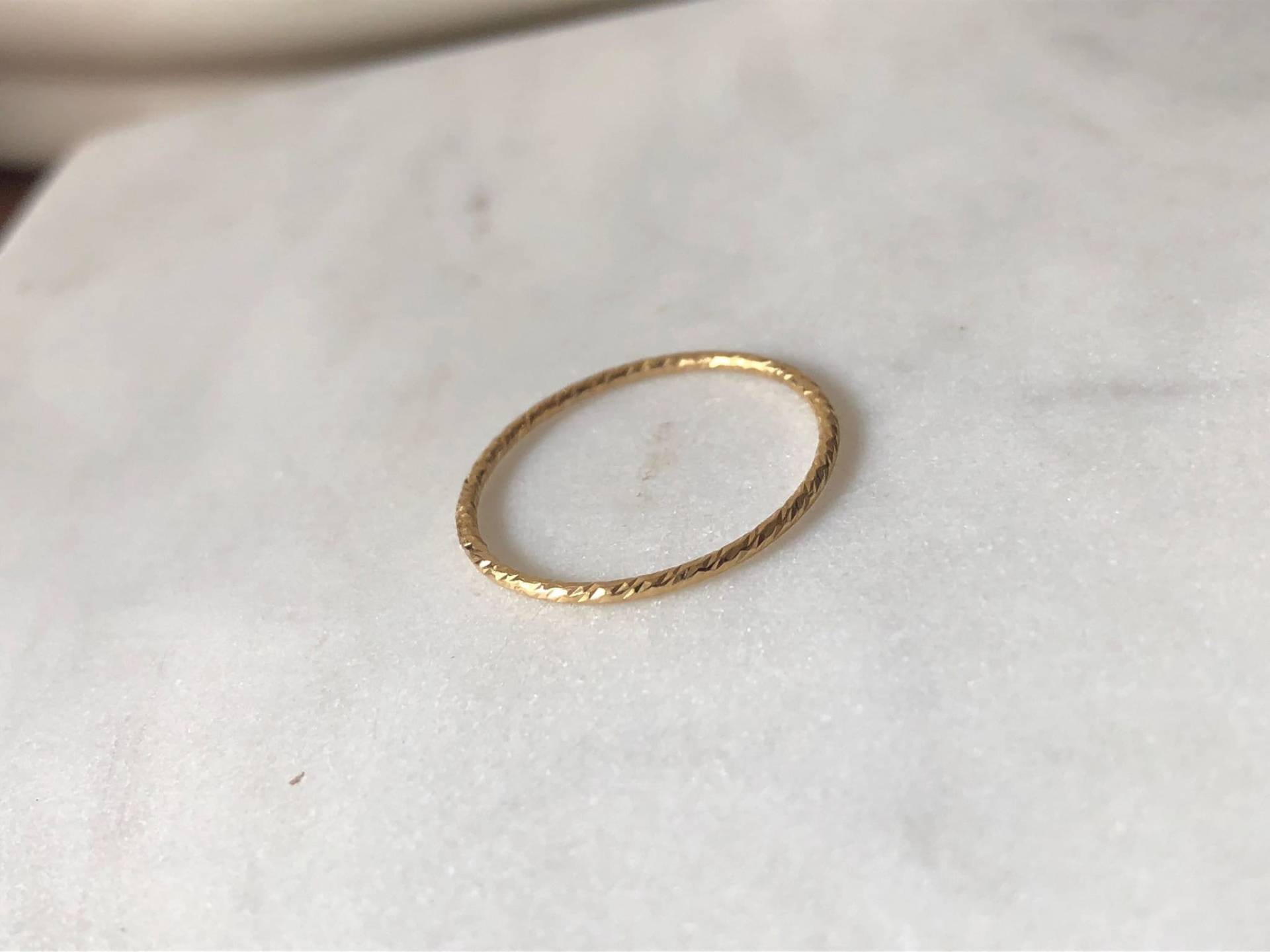 14K Gold Filled Zierliche Texturierte Band 14K Gold Filled Zierliche Texturierte Band von CrushLane