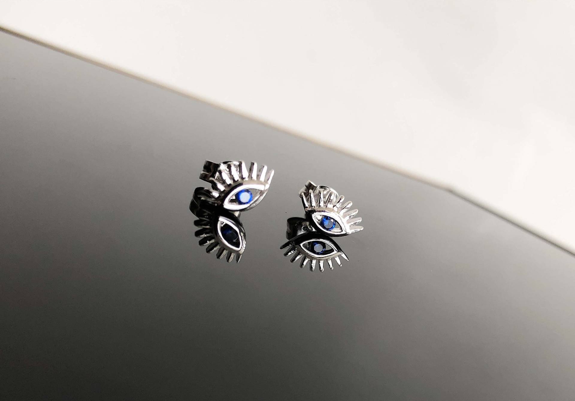 Lashy Mini Evil Eye Ohrstecker Lashy Mini Evil Eye Ohrstecker von CrushLane