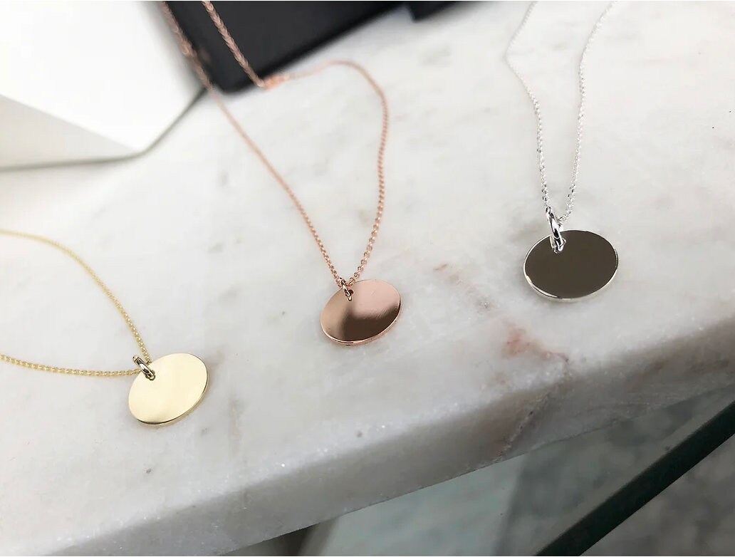 Personalisierter Scheibenanhänger Mit Kette Personalisierter Scheibenanhänger Mit Kette von CrushLane