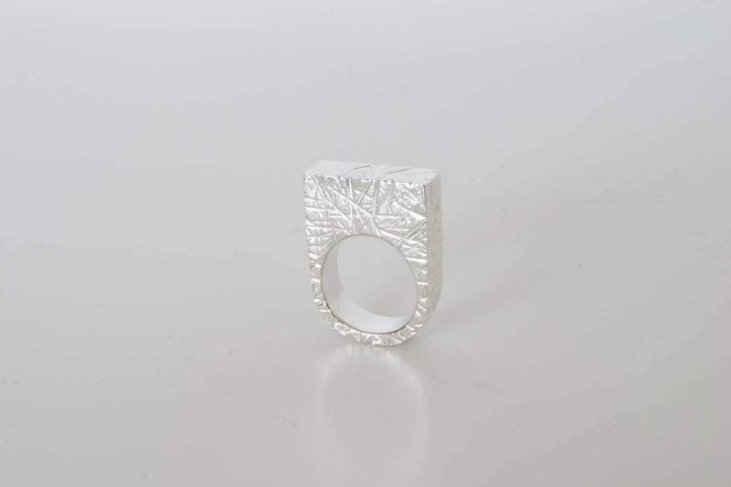 Rechteckiger Ring Mit Abgerundetem Boden Von Vixen Collection Rechteckiger Ring Mit Abgerundetem Boden Von Vixen Collection von CrushLane
