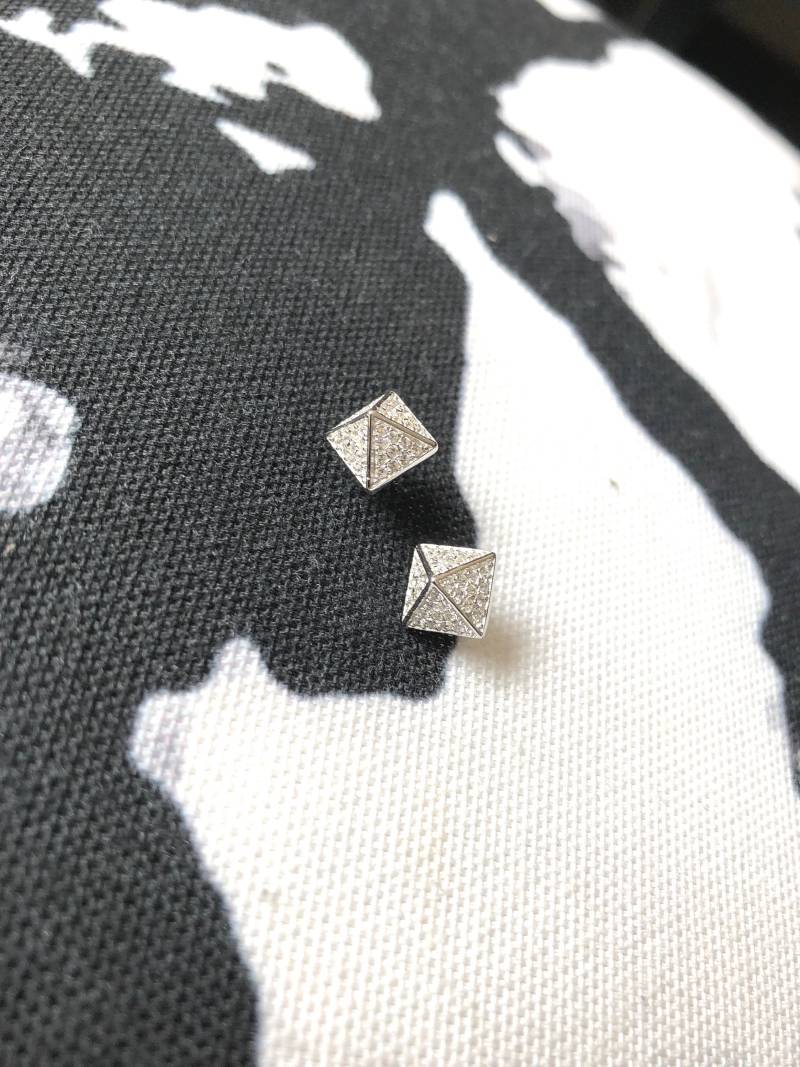 Silber Glitzernde Pyramiden Ohrstecker von CrushLane