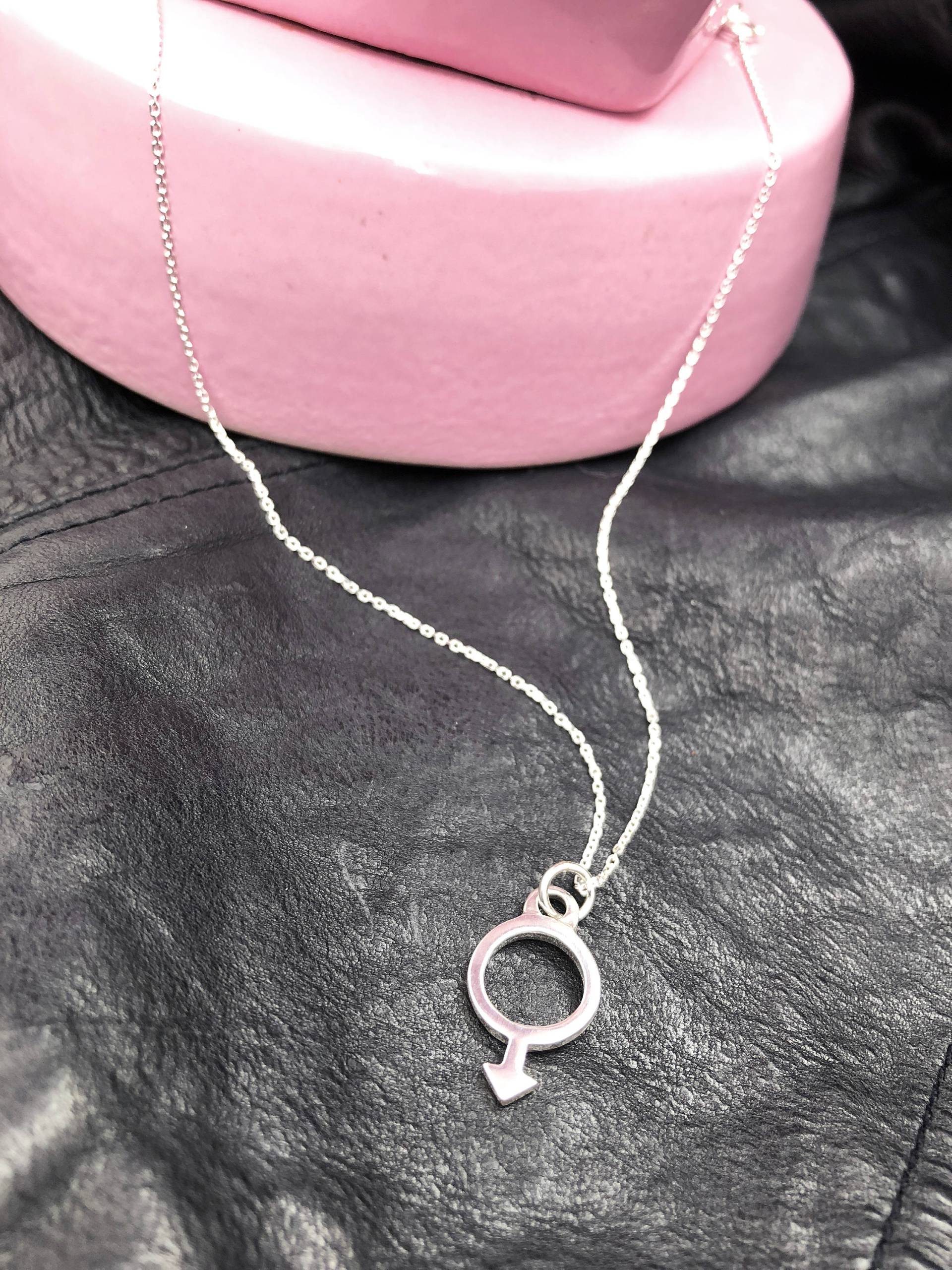 Silber Männlich Symbol Charm Anhänger Mit Kette Silber Männlich Symbol Charm Anhänger Mit Kette von CrushLane