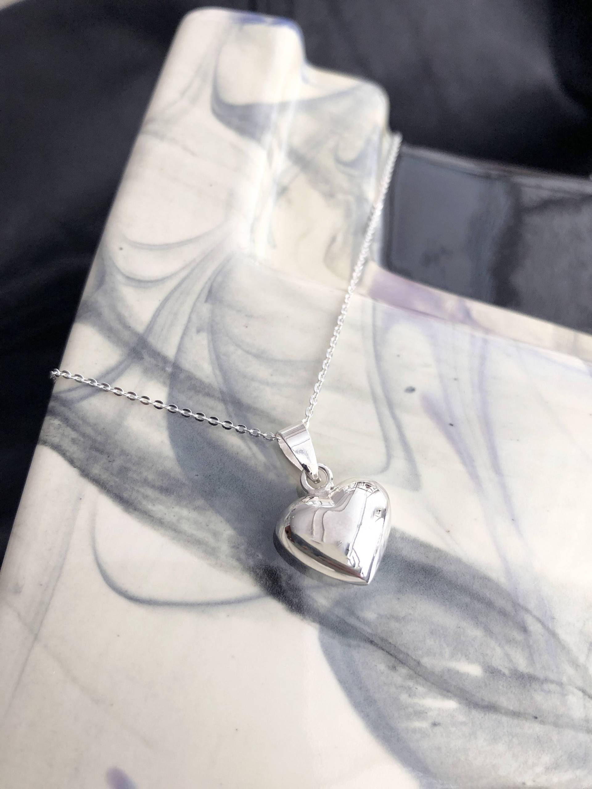 Silber Puffy Herz Anhänger Mit Kette Silber Puffy Herz Anhänger Mit Kette von CrushLane