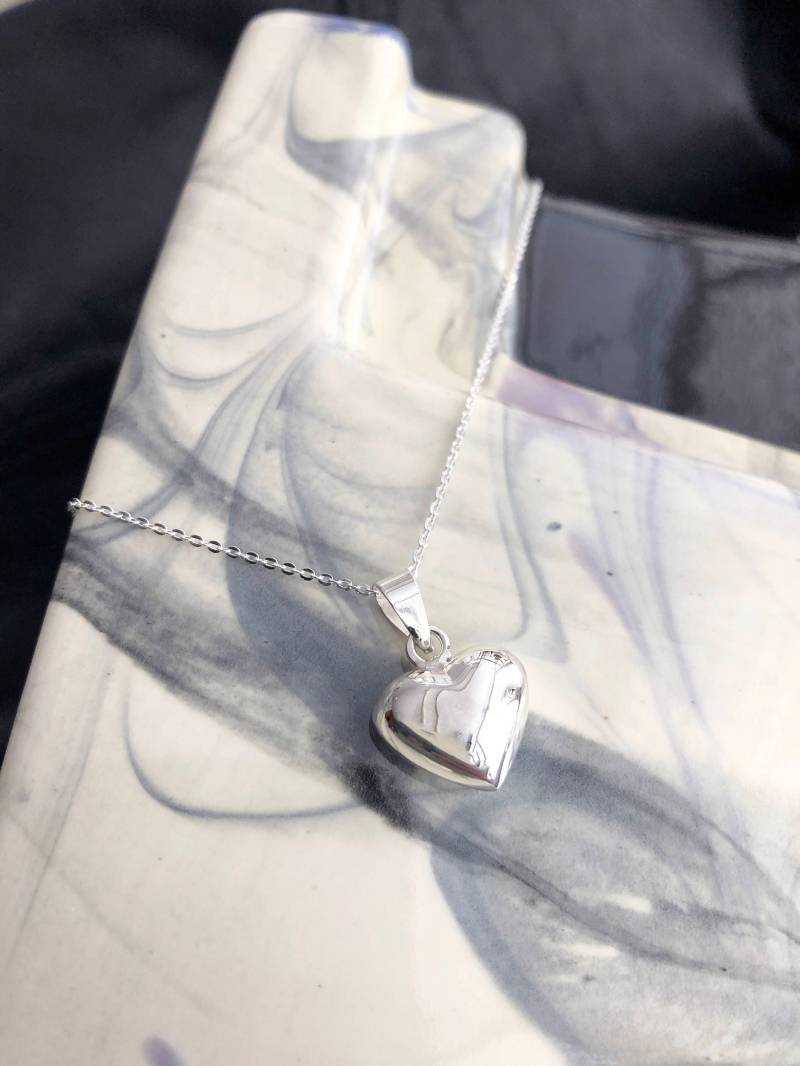 Silber Puffy Herz Anhänger Mit Kette Silber Puffy Herz Anhänger Mit Kette von CrushLane