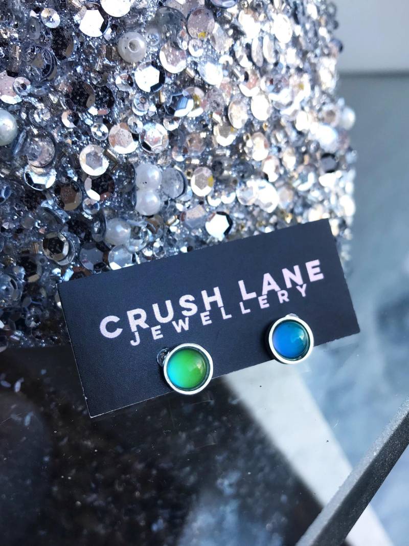 Silber Verherrlichte Stimmung Ohrstecker von CrushLane