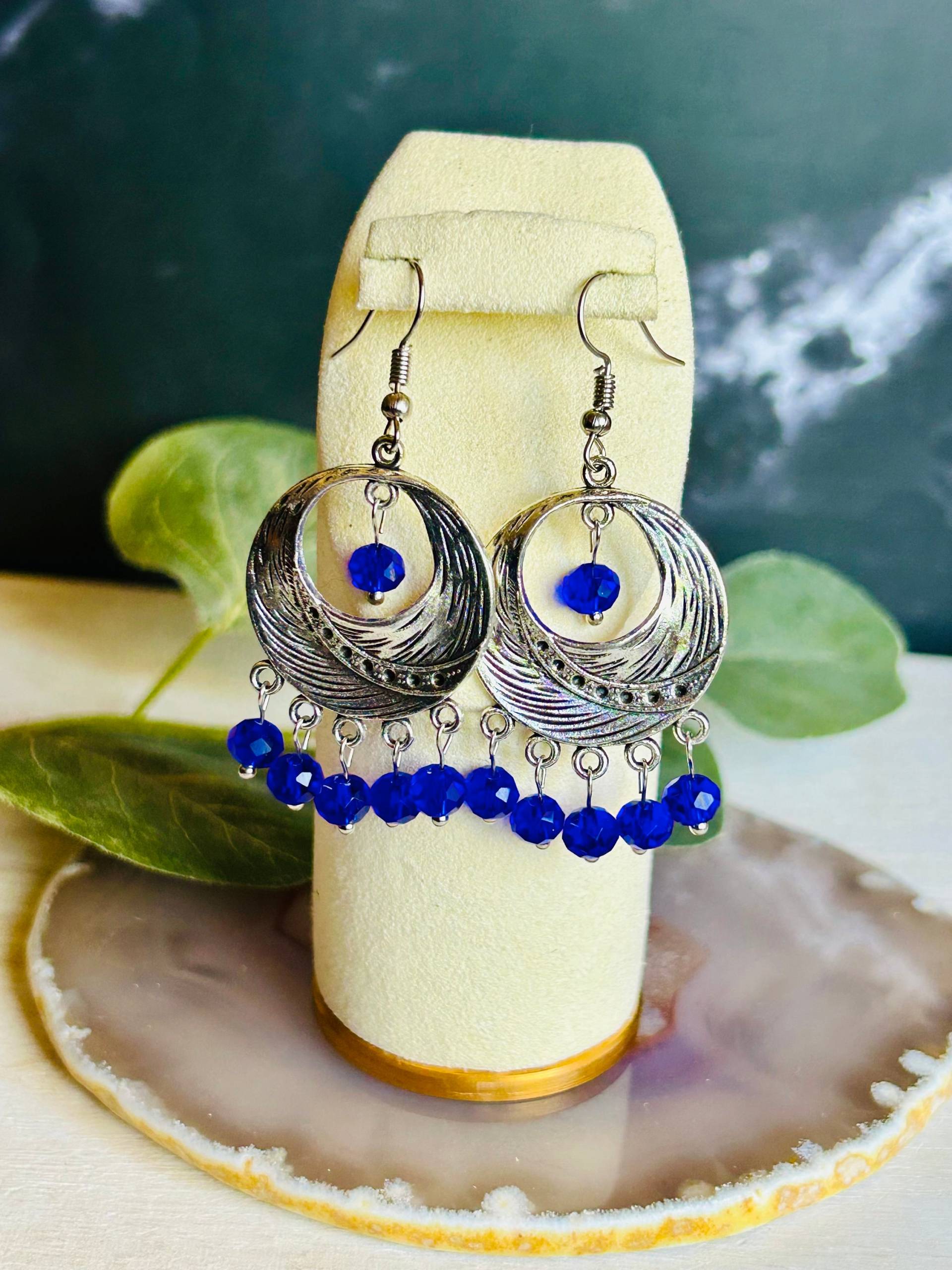 Frauen Blau Perlen Kreis Ohrringe, Kronleuchter Ohrringe D4 von Crushedonjewelry