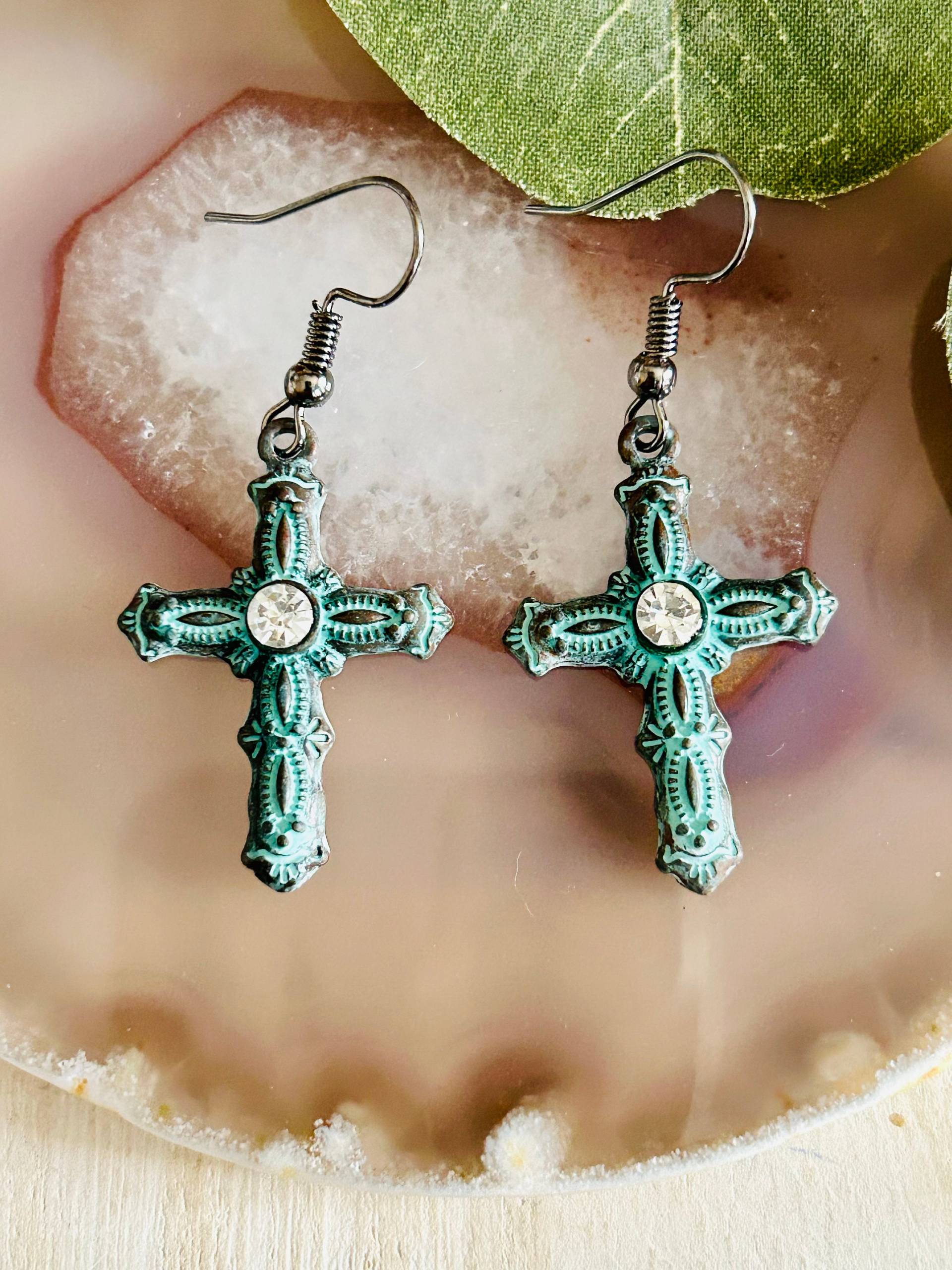 Frauen Antike Patina Kreuz Ohrringe , Tropfen von Crushedonjewelry