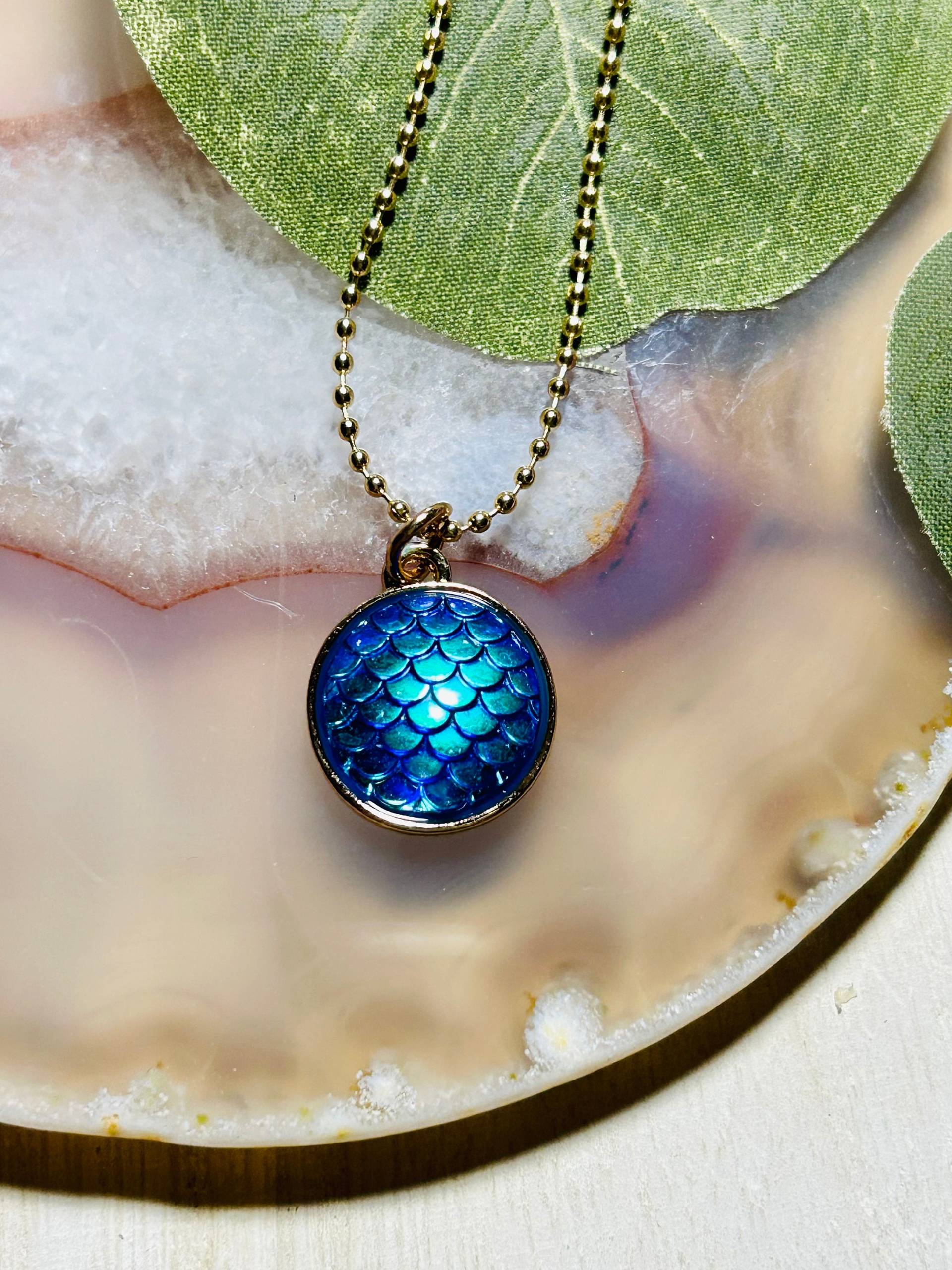 Kinder Meerjungfrau Skala Halskette, Ozean Halskette Kinder Meerjungfrau Skala Halskette, Ozean Halskette von Crushedonjewelry